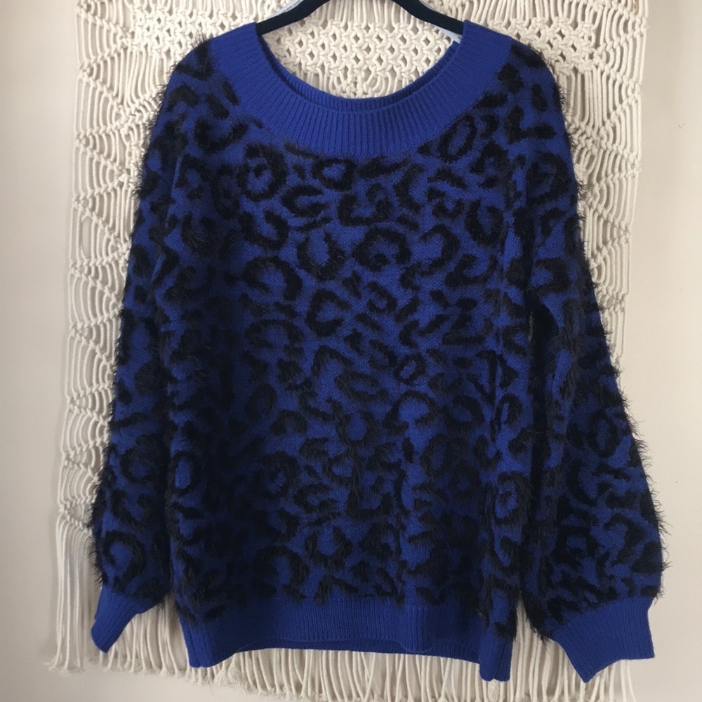 Marc New York Andrew Marc blue & black animal print pull over sweater sz…